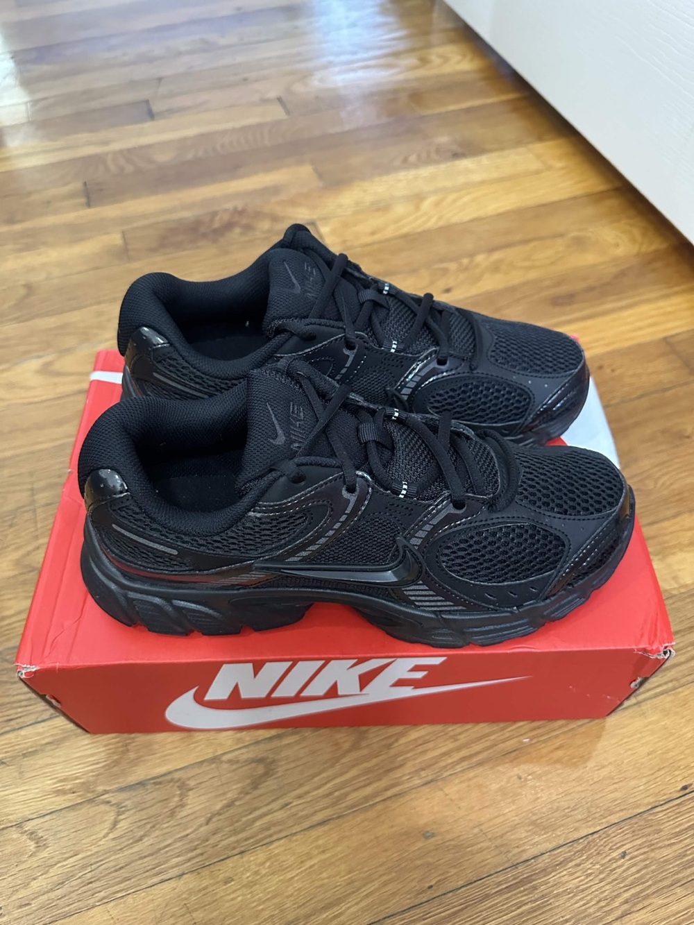 *Slightly Used* Nike V5 RNR Women Black (HQ7901-001) Size 9W